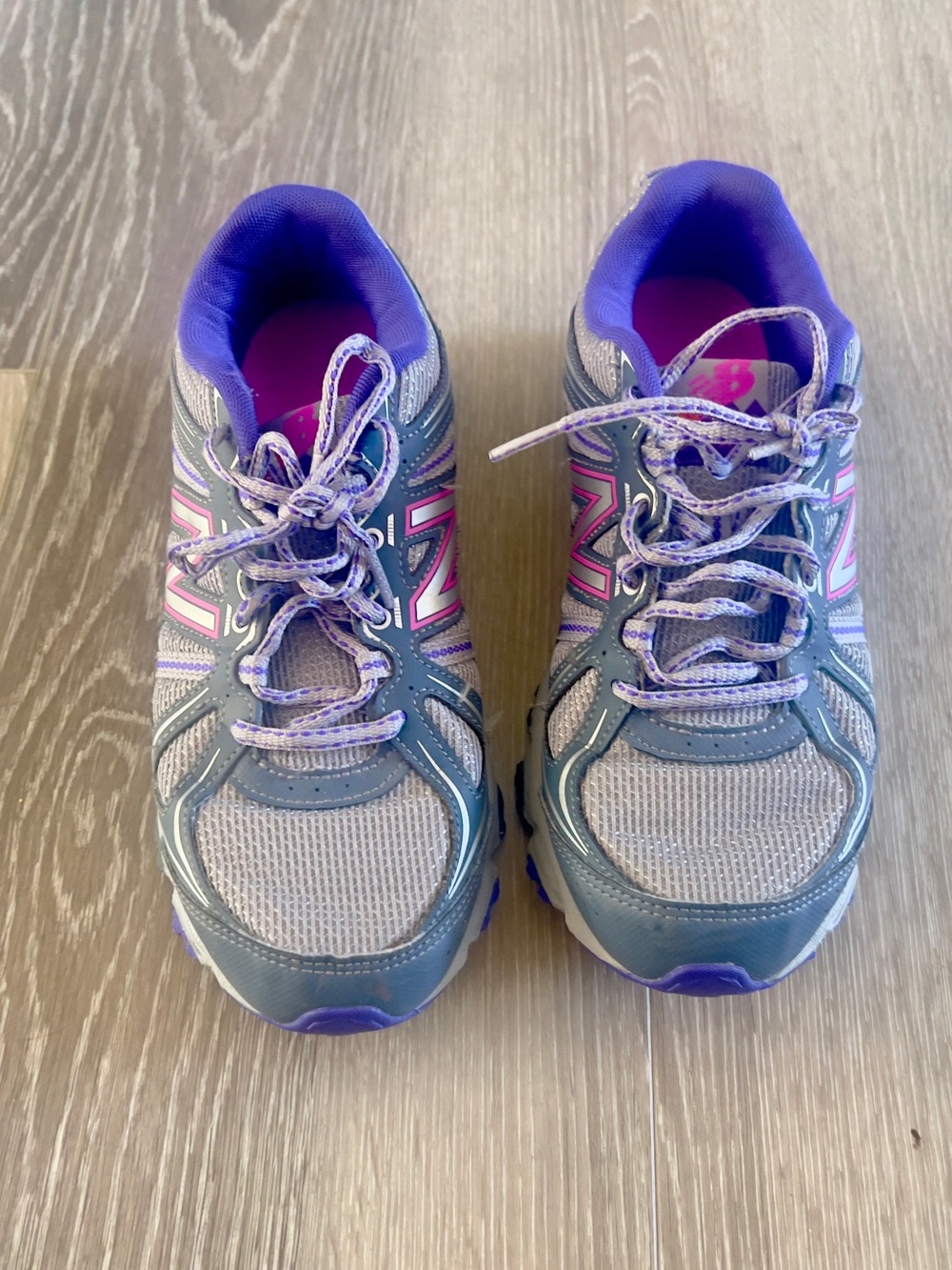 New Balance Women's Gray and Purple Athletic Sneakers with Pink Accents
